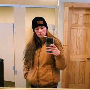 Meet your Posher, Caitlin